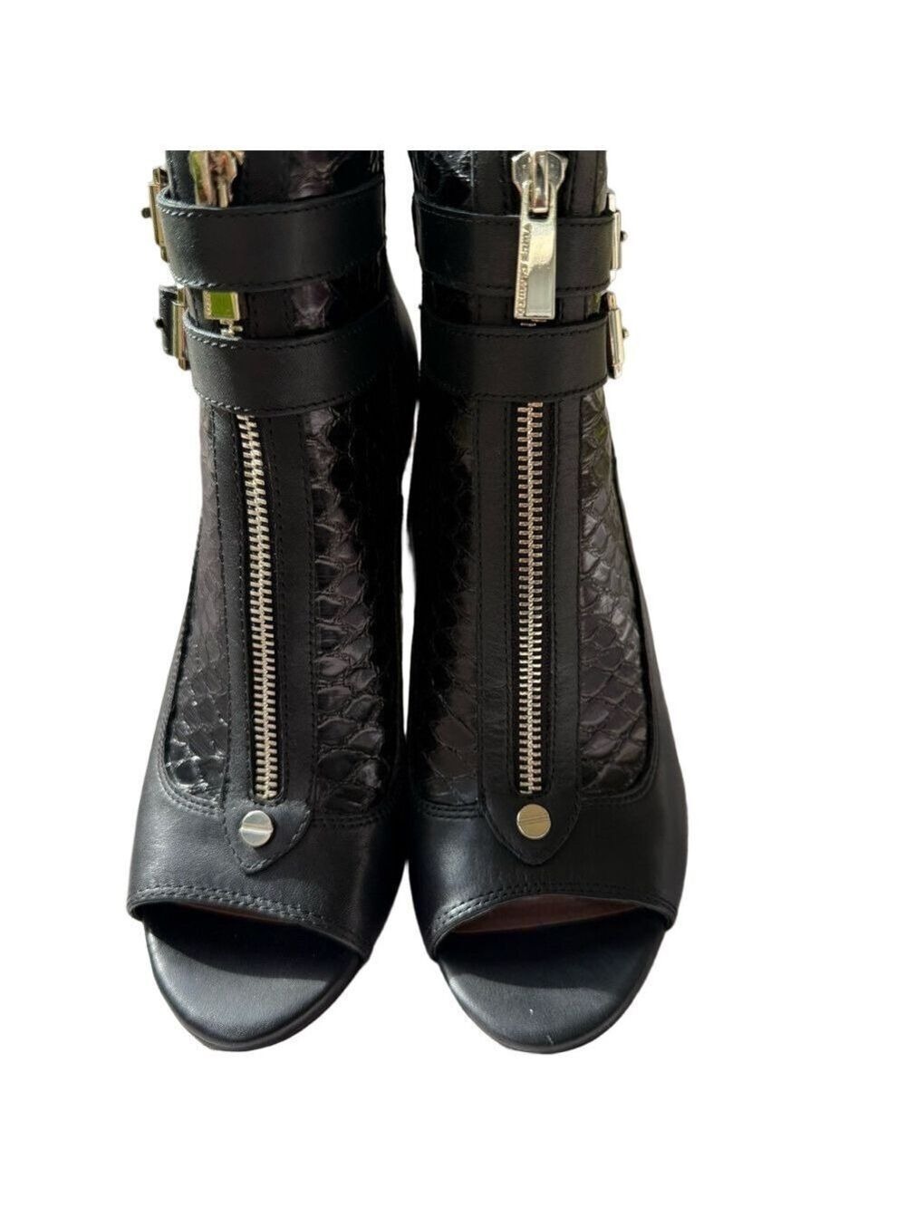 Vince Camuto VC-Kammie Black Shinny SNK/Soft Calf Heels “Size 8M” NIB